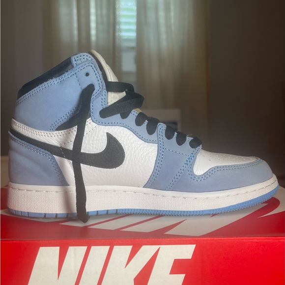 Air Jordan University Blue Retro High Og GS Boys 6Y (women’s 8) - Picture 9 of 11